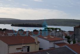 Punat, otok Krk, renovirana kamena kuća u centru grada, pogled, vrt, prodaja, Punat, House