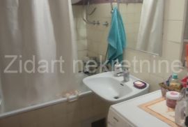 Blok 70, četvorospratnice pored Save, 96m2, uknjižen, Novi Beograd, Kвартира