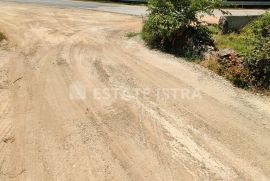 Istra, Marčana - Građevinsko zemljište 974m2 i roh bau kuća, Marčana, Tierra