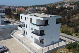 PRODAJA apartman Grebaštica 104,44 m2, 200 m od mora, 2 parkinga, Šibenik - Okolica, Maison