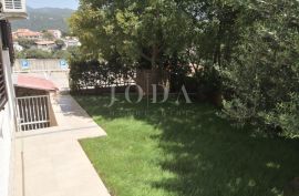 NOVI VINODOLSKI, etaža sa dvije stambene jedinice i okućnicom, Novi Vinodolski, Appartement