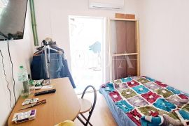 Otok Krk - kuća s tri apartmana, Malinska-Dubašnica, Haus