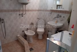 Ledine, dve kuće, 400m2, plac 6ari, Novi Beograd, Haus