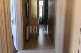 Pula duplex kuća 80m2 sa poslovnim prostorom 54m2!, Pula, Casa