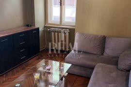 Pula duplex kuća 80m2 sa poslovnim prostorom 54m2!, Pula, Casa