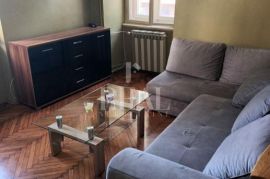 Pula duplex kuća 80m2 sa poslovnim prostorom 54m2!, Pula, Casa