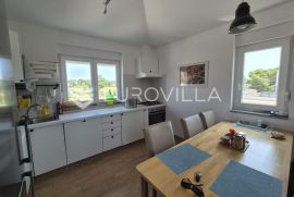 Istra, Pomer, trosoban stan s krovnom terasom, Medulin, Apartamento