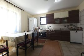 Kuća na 2 sprata 170m2, Prutine-Mokro, Osmaci, Haus