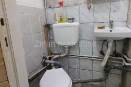 Lokal na razrađenoj lokaciji za izdavanje, Zemun, Коммерческая недвижимость