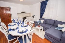 CRIKVENICA - luksuzna kuća s pet apartmana, Crikvenica, Дом