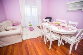 CRIKVENICA - luksuzna kuća s pet apartmana, Crikvenica, Дом