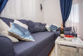 CRIKVENICA - luksuzna kuća s pet apartmana, Crikvenica, Дом