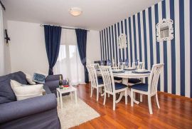 CRIKVENICA - luksuzna kuća s pet apartmana, Crikvenica, Дом