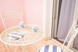 CRIKVENICA - luksuzna kuća s pet apartmana, Crikvenica, Дом