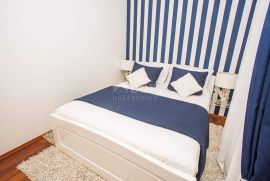 CRIKVENICA - luksuzna kuća s pet apartmana, Crikvenica, Дом