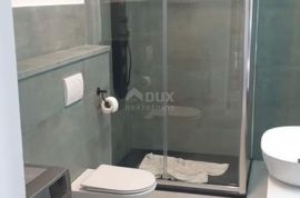 KRALJEVICA - Etaža s okućnicom , parkingom i djelomičnim pogledom na more!, Kraljevica, Appartment