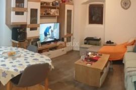 KRALJEVICA - Etaža s okućnicom , parkingom i djelomičnim pogledom na more!, Kraljevica, Appartment