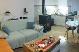 KRALJEVICA - Etaža s okućnicom , parkingom i djelomičnim pogledom na more!, Kraljevica, Appartment