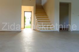 Topola, Donja Šatornja, dve kuće 226m2+144m2, plac 24ara, Maison