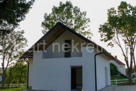 Topola, Donja Šatornja, dve kuće 226m2+144m2, plac 24ara, Maison