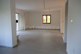 Topola, Donja Šatornja, dve kuće 226m2+144m2, plac 24ara, Maison