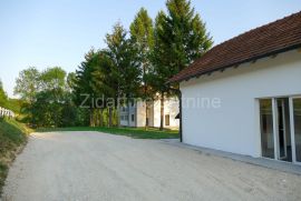 Topola, Donja Šatornja, dve kuće 226m2+144m2, plac 24ara, Maison