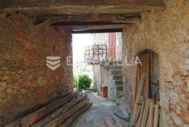 Jelsa, Vrisnik, kamene kuće u nizu za renovaciju, Jelsa, Maison