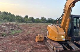 Građevinsko zemljište Prodaje se građevinsko zemljište, 4300m2 u industrijsko-poslovnoj zoni Šišan., Ližnjan, Terrain