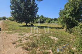 Sv.Anton građevinsko zemljište 1364 m2 za 2.kuće sa bazenom, Malinska-Dubašnica, Γη