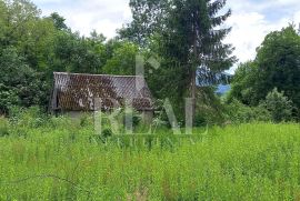 Građevinsko zemljište u Raduču s dva objekta  2050 m2, Lovinac, Земля