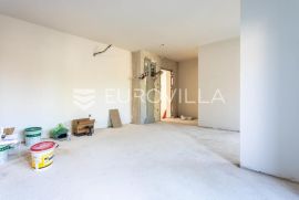 Split, Sirobuja, trosoban stan s vrtom NKP 87, 20 m2, Split, Appartement