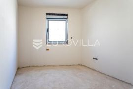 Split, Sirobuja, trosoban stan s vrtom NKP 87, 20 m2, Split, Appartement