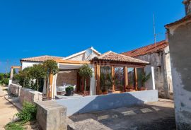 OTOK MOLAT - Elegantna kamena prizemnica u srcu mjesta Molat, Zadar - Okolica, Casa