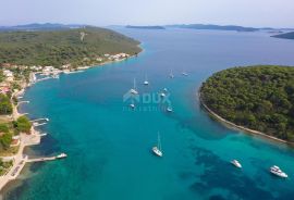 OTOK MOLAT - Jedinstvena dvojna kuća s bazenom u srcu mjesta Molat, Zadar - Okolica, House