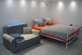 OTOK KRK, PUNAT - Renovirani studio apartman u prizemlju, Punat, Appartement