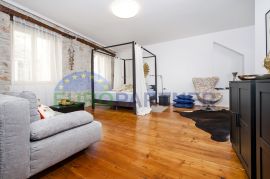 Istra, Rovinj, tri luksuzna apartmana prvi red do mora, Rovinj, Flat