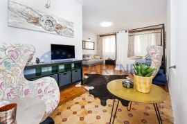 Istra, Rovinj, tri luksuzna apartmana prvi red do mora, Rovinj, Flat