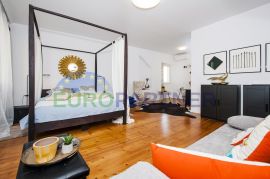 Istra, Rovinj, tri luksuzna apartmana prvi red do mora, Rovinj, Flat