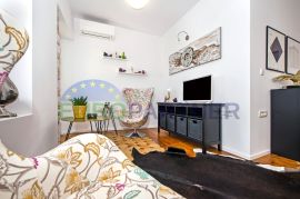 Istra, Rovinj, tri luksuzna apartmana prvi red do mora, Rovinj, Flat