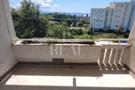 Dobra prilika, trosobni stan u Splitu sa garažom na Pazdigradu!, Split, Appartment