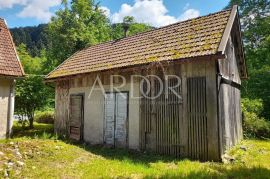 Brod na Kupi, starina sa građevinskim zemljištem, Delnice, بيت