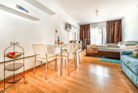 Rovinj, dva apartmana sa vrtom, Rovinj, Kвартира