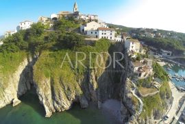 Vrbnik, kuća na litici, Vrbnik, Haus