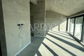 Jadranovo, penthouse 1.red do mora, sa garažnim mjestom!, Crikvenica, Appartamento