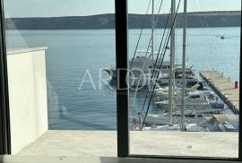 Jadranovo, penthouse 1.red do mora, sa garažnim mjestom!, Crikvenica, Appartamento