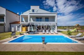 Poreč, villa 293m2, Poreč, بيت