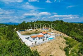 Istra, luksuzna villa sa 20000 m2 okućnice, Cerovlje, Famiglia