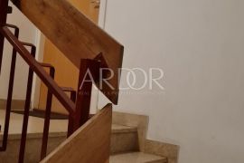 CRES GRABAR, 70 M2, minuta do mora!, Cres, Kвартира