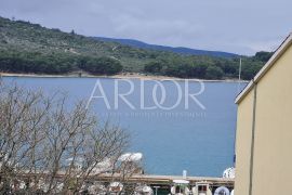 CRES GRABAR, 70 M2, minuta do mora!, Cres, Kвартира