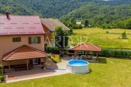 Bjelolasica, kuća sa apartmanima, Ogulin, Casa